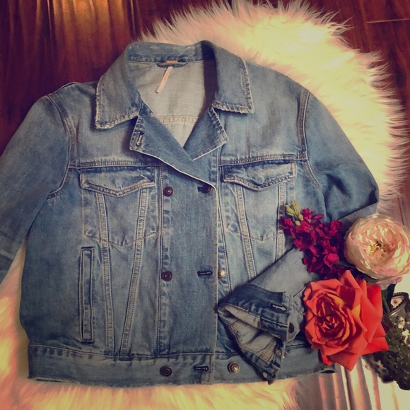 Free People Jackets & Blazers - EUC Free People denim jacket
